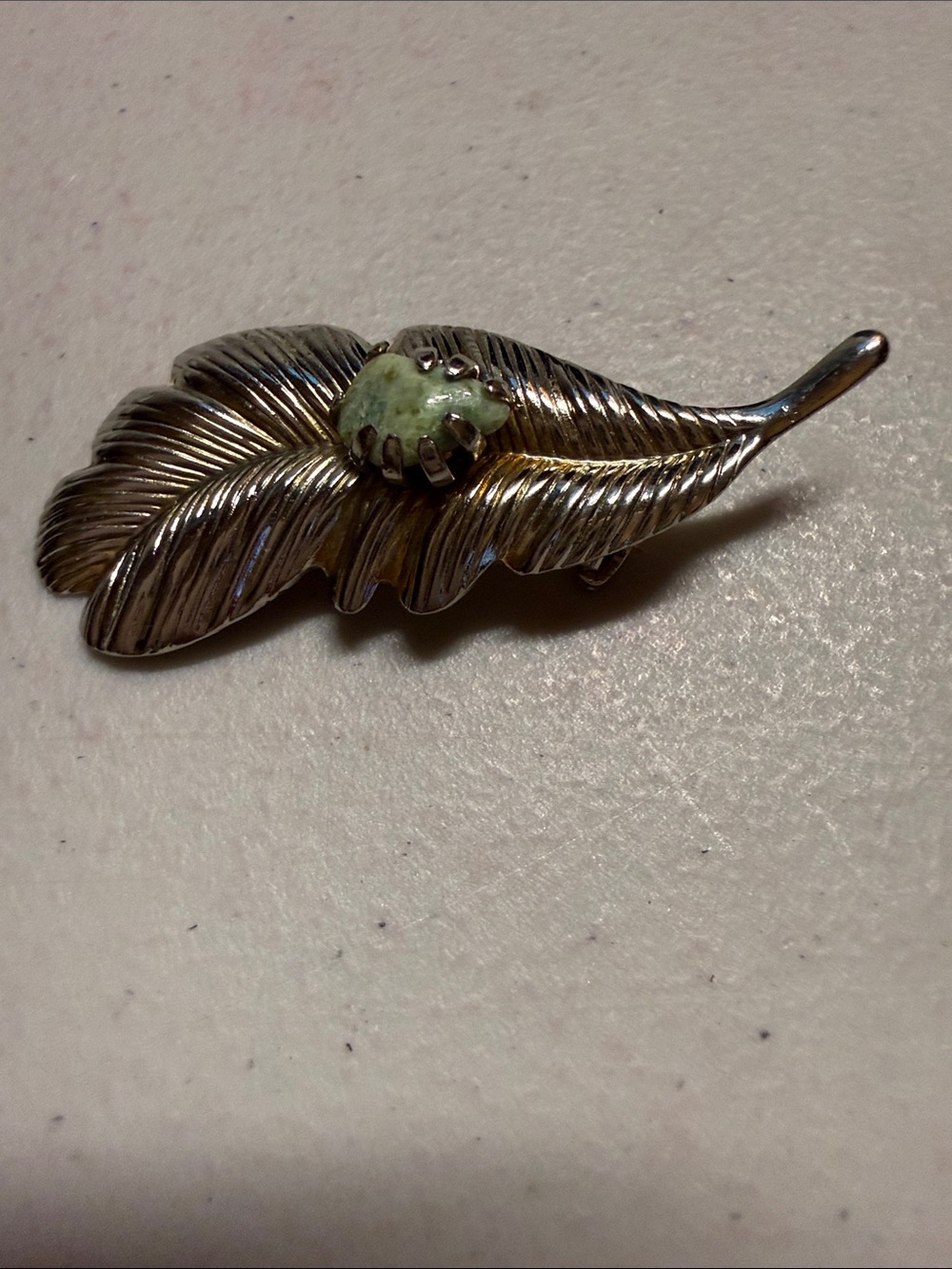 Vintage silvertone feather brooch